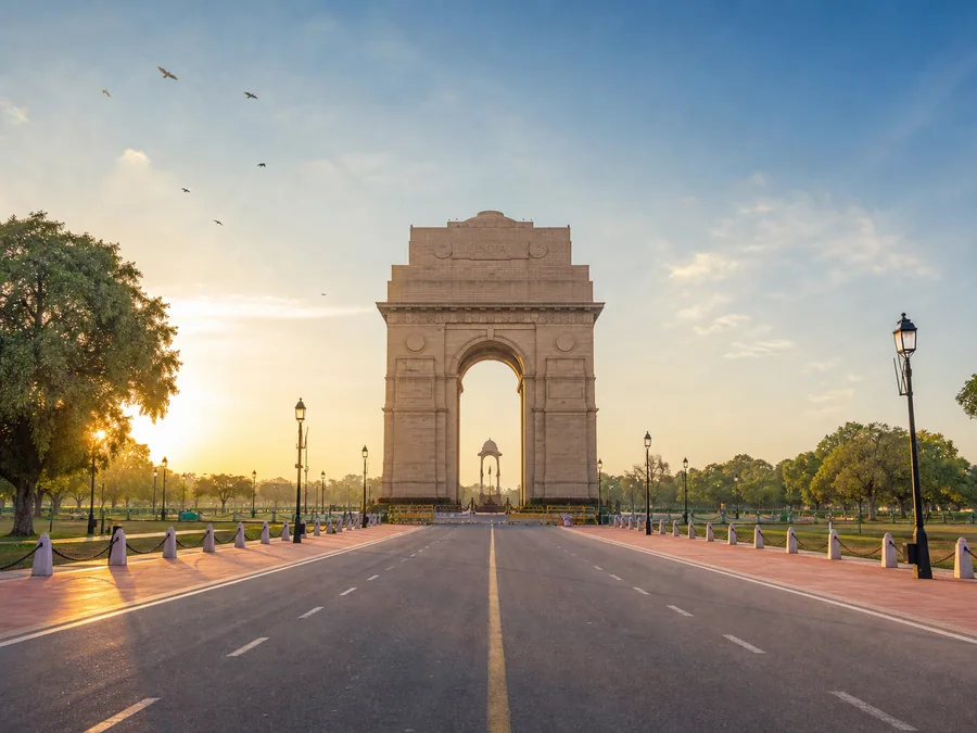 India Gate and ceremonial avenue in Delhi